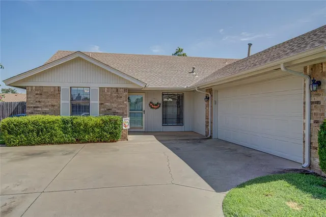 Photo 4 — 2109 Shamrock Drive, Edmond, OK 73003