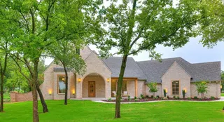 Sold home at 833 Whispering Trails Drive