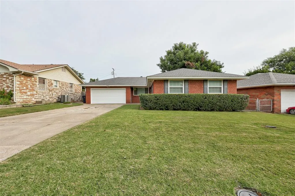 Photo 2 — 4621 NW 11th Street, Oklahoma City, OK 73127