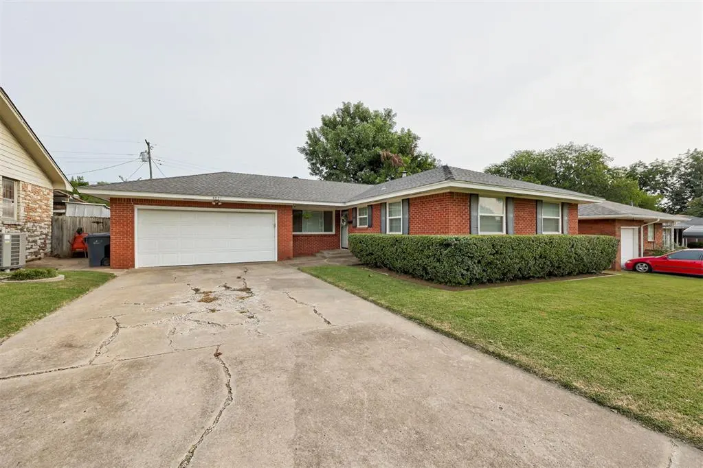 Photo 4 — 4621 NW 11th Street, Oklahoma City, OK 73127