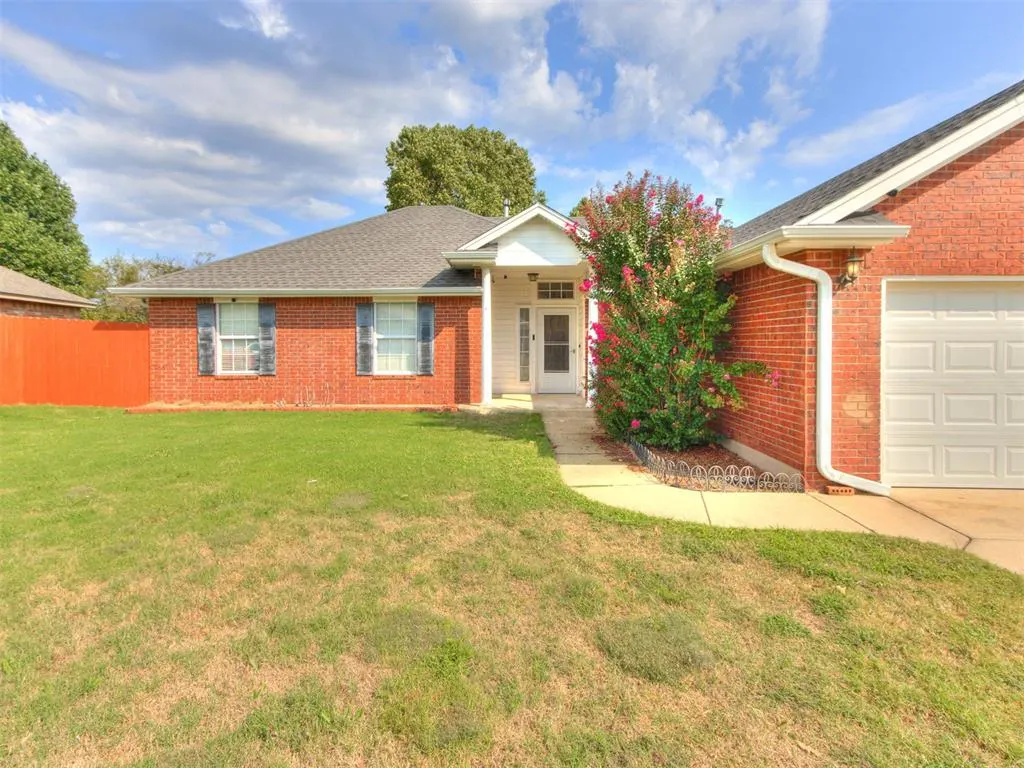 Front exterior — 279 Woodlands Drive, Harrah, OK 73045