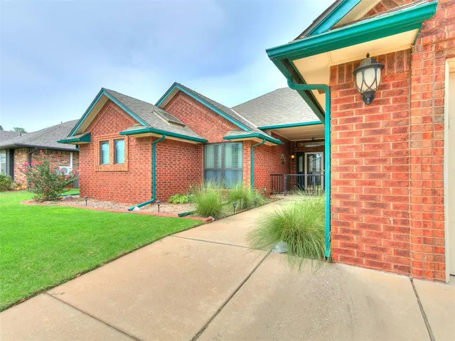 Photo 3 — 12009 Greenwick Drive, Oklahoma City, OK 73162