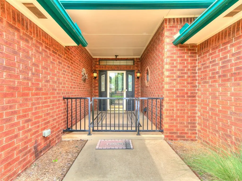Photo 4 — 12009 Greenwick Drive, Oklahoma City, OK 73162