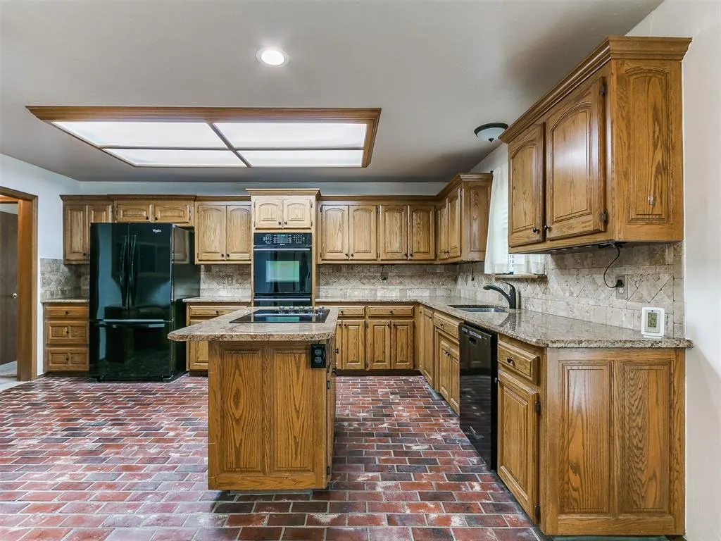Photo 17 — 12009 Greenwick Drive, Oklahoma City, OK 73162