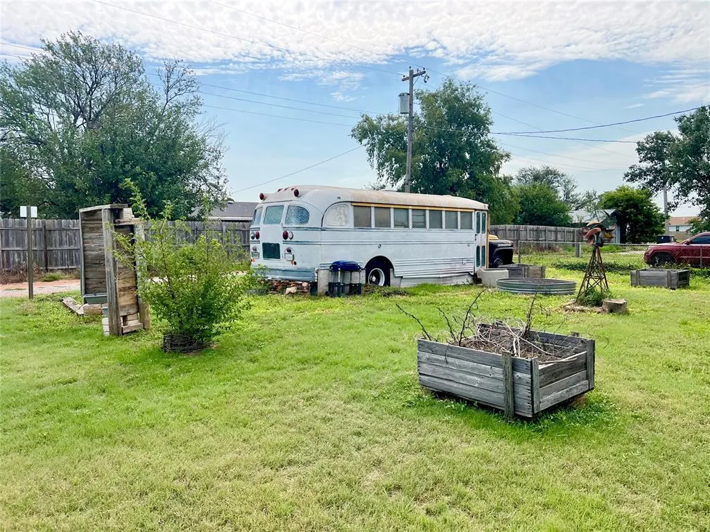 Photo 3 — 101 N Main Street, Leedey, OK 73654