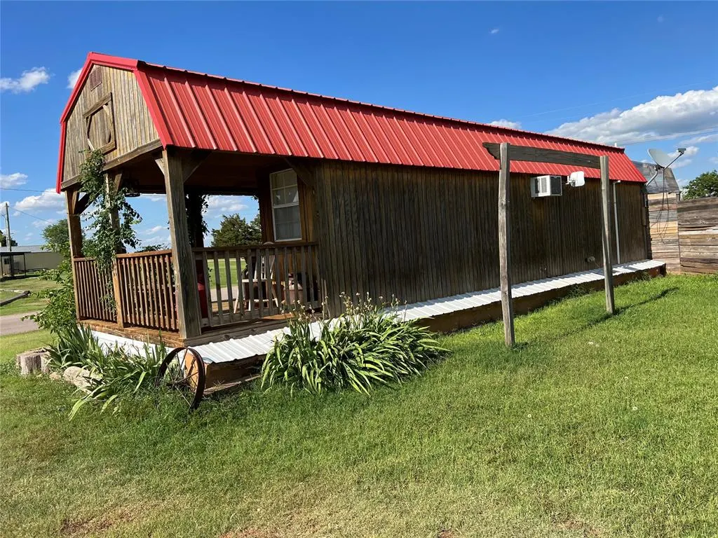 Photo 4 — 101 N Main Street, Leedey, OK 73654