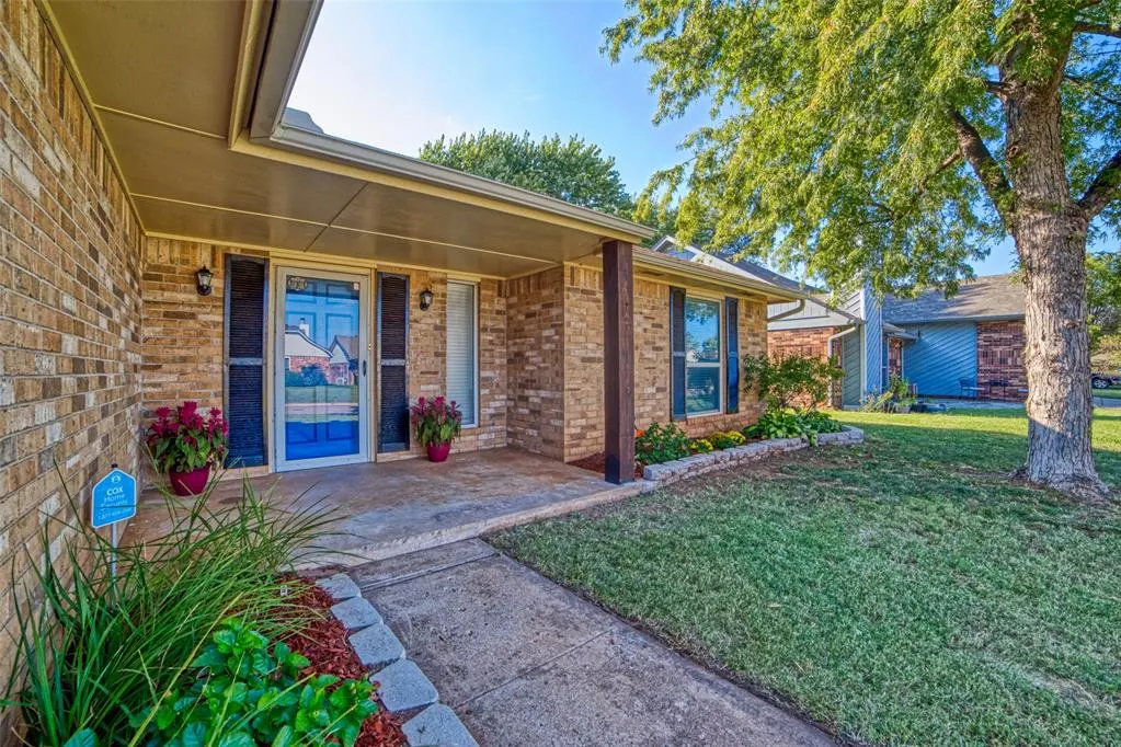 Photo 3 — 301 Bluegrass Lane, Edmond, OK 73003
