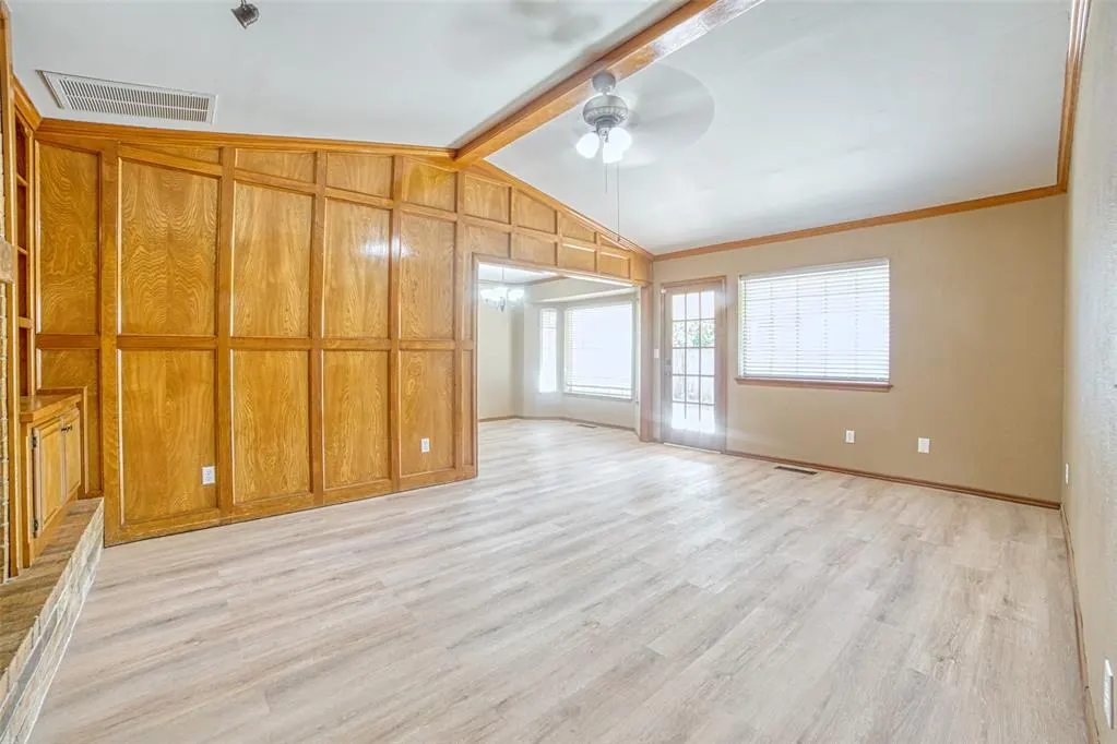 Photo 4 — 301 Bluegrass Lane, Edmond, OK 73003