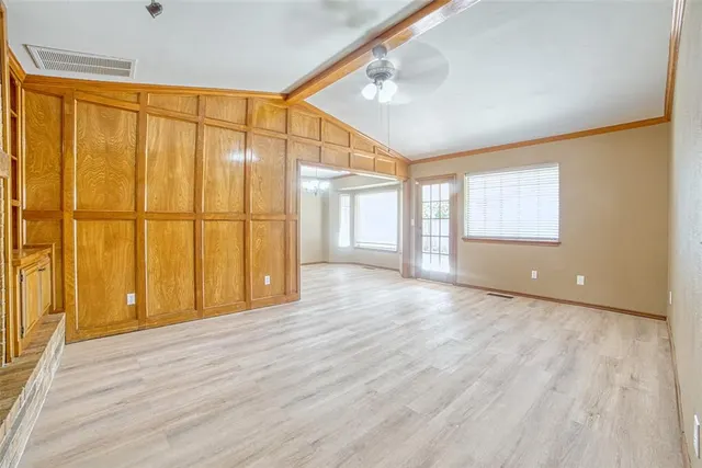 Photo 4 — 301 Bluegrass Lane, Edmond, OK 73003