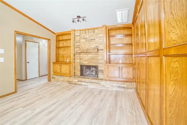 Photo 7 — 301 Bluegrass Lane, Edmond, OK 73003