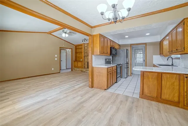Photo 8 — 301 Bluegrass Lane, Edmond, OK 73003