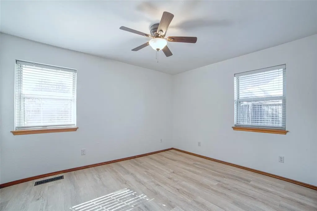 Photo 18 — 301 Bluegrass Lane, Edmond, OK 73003