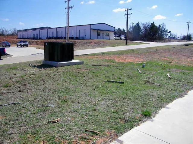 Photo 4 — 11571 Maui Lane, Edmond, OK 73034