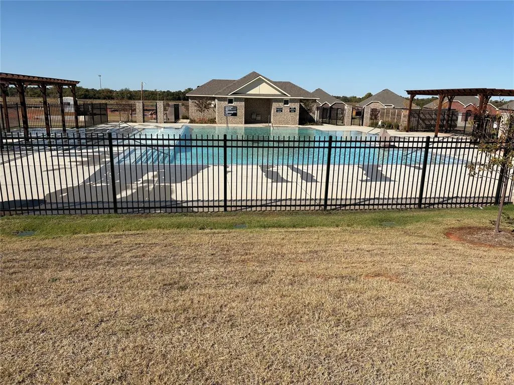 Photo 8 — 1808 Ponderosa Pine Lane, Mustang, OK 73128