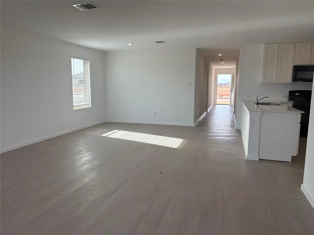 Photo 5 — 1808 Ponderosa Pine Lane, Mustang, OK 73128