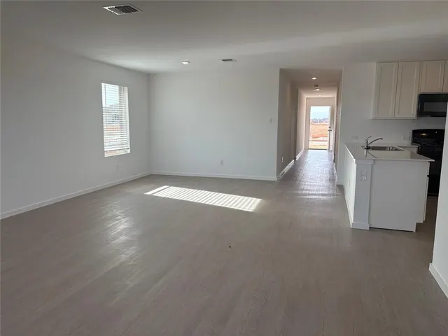 Photo 5 — 1808 Ponderosa Pine Lane, Mustang, OK 73128