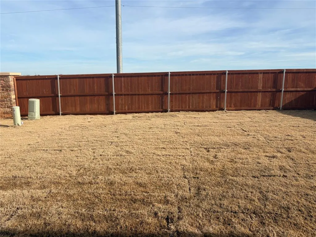 Photo 7 — 1808 Ponderosa Pine Lane, Mustang, OK 73128