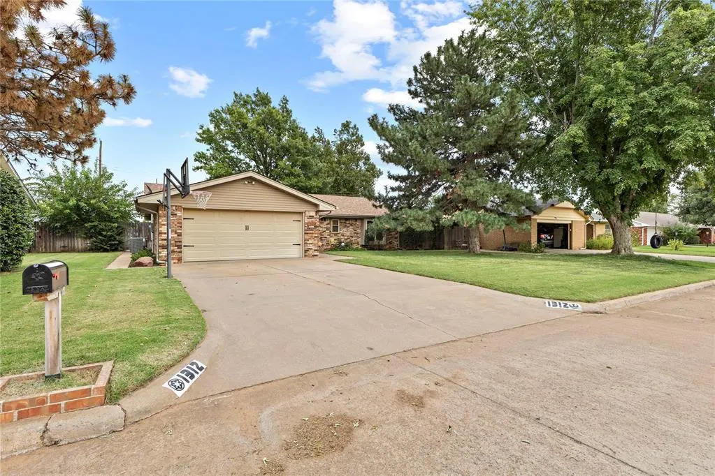 Photo 2 — 1312 Linwood Street, Weatherford, OK 73096