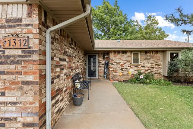 Photo 3 — 1312 Linwood Street, Weatherford, OK 73096