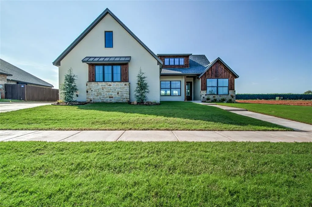 Front exterior — 10809 Highland Drive, Yukon, OK 73099