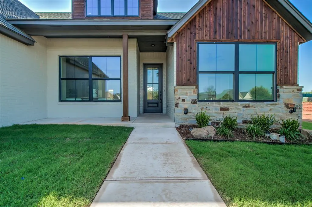 Photo 2 — 10809 Highland Drive, Yukon, OK 73099