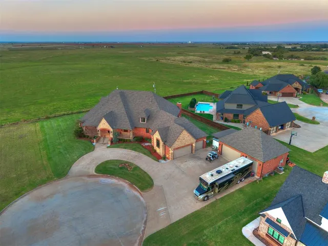 Photo 2 — 610 Lawrence Drive, Okarche, OK 73762
