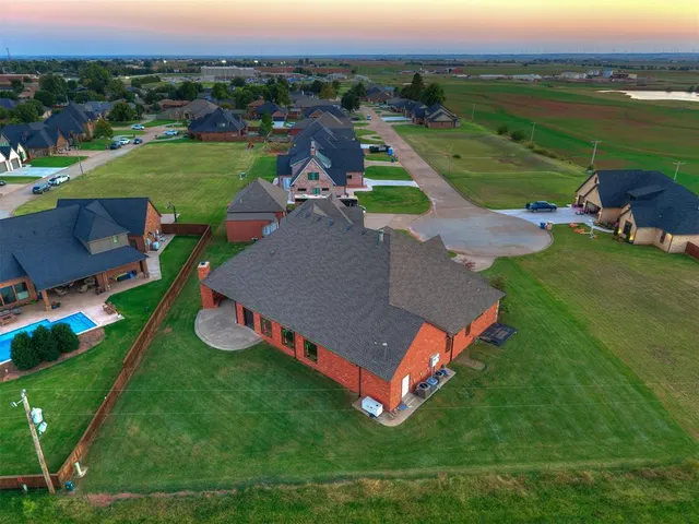 Photo 3 — 610 Lawrence Drive, Okarche, OK 73762