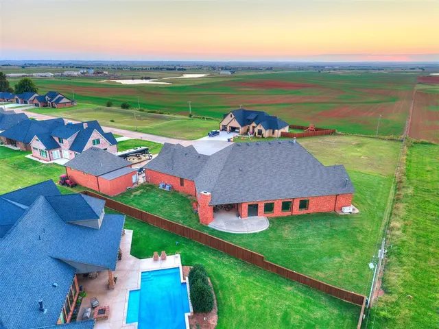Photo 4 — 610 Lawrence Drive, Okarche, OK 73762