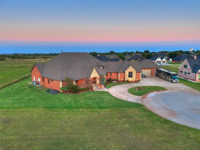 Photo 5 — 610 Lawrence Drive, Okarche, OK 73762