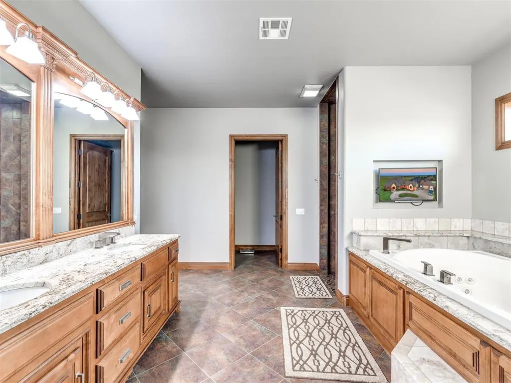 Photo 18 — 610 Lawrence Drive, Okarche, OK 73762