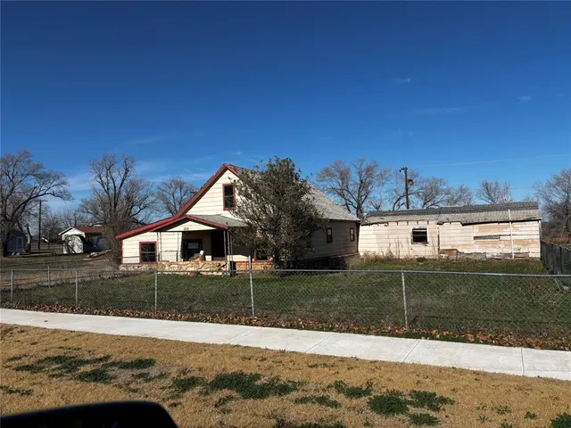 Photo 2 — 206 E 4th Street, Olustee, OK 73560