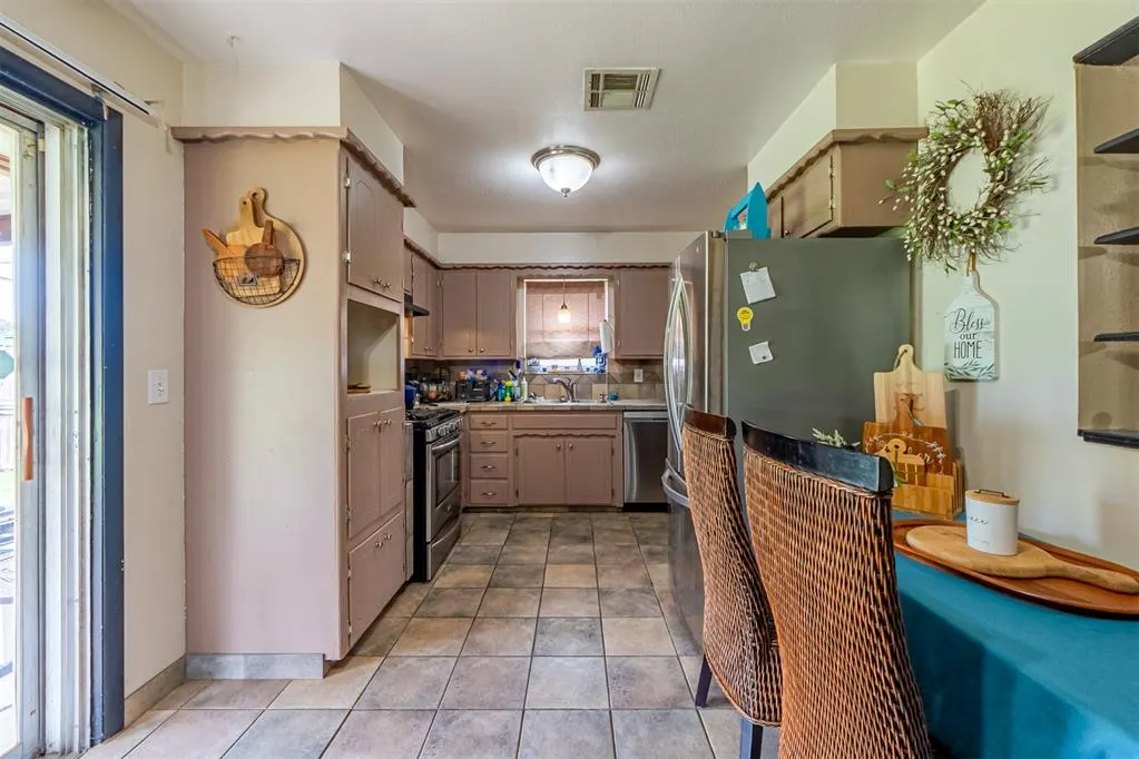 Photo 9 — 2305 N Gleason Avenue, Bethany, OK 73008