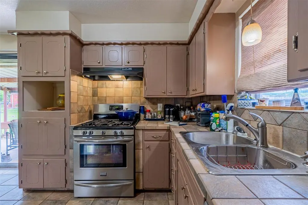 Photo 10 — 2305 N Gleason Avenue, Bethany, OK 73008