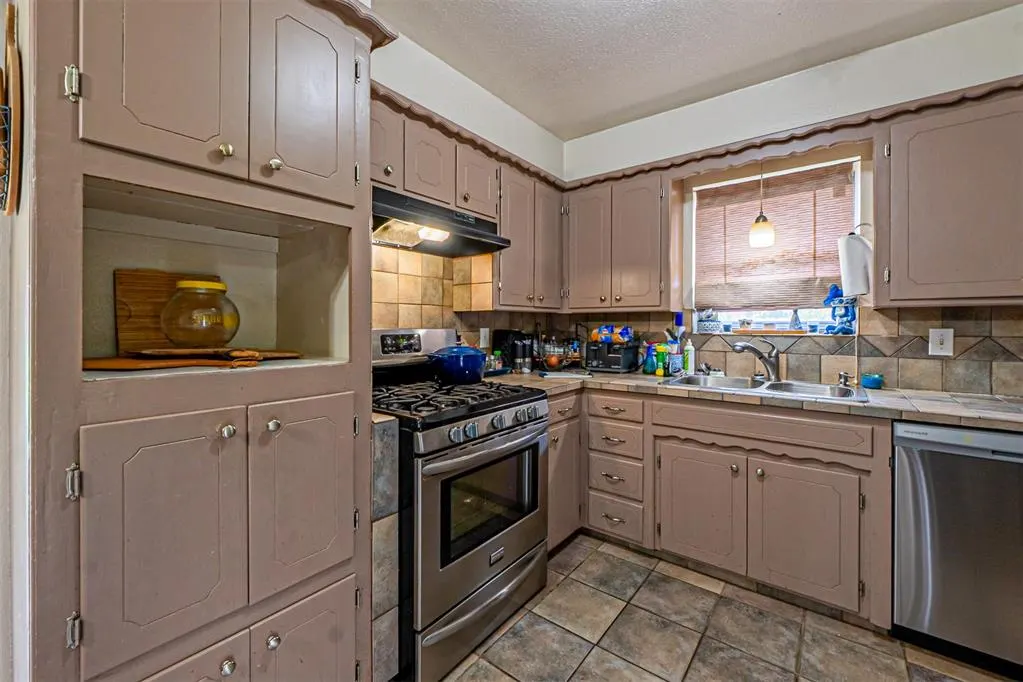 Photo 11 — 2305 N Gleason Avenue, Bethany, OK 73008