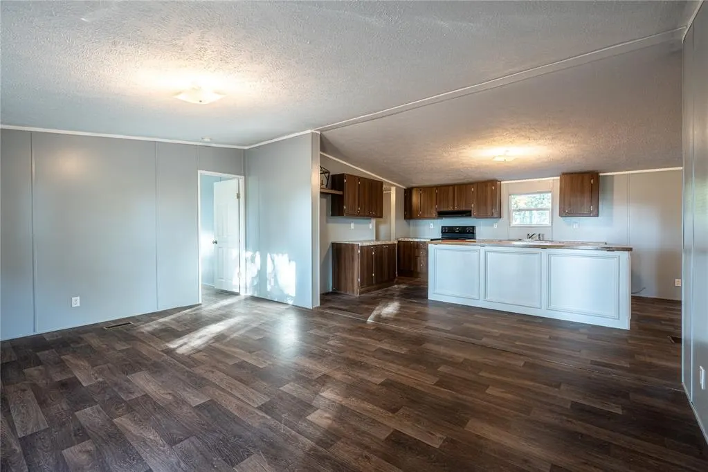 Photo 4 — 10693 Chandler Way, McLoud, OK 74851
