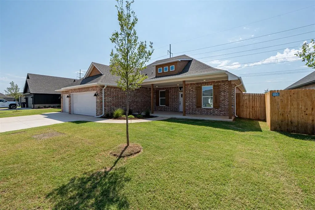 Photo 2 — 9228 NW 79th Terrace, Yukon, OK 73099