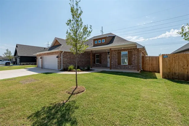 Photo 2 — 9228 NW 79th Terrace, Yukon, OK 73099