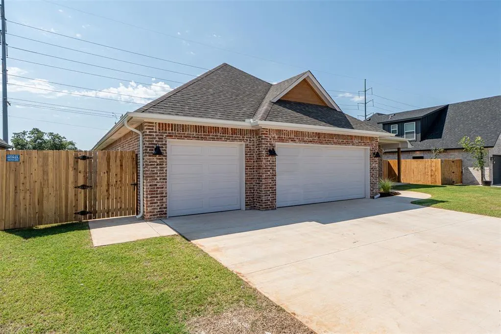 Photo 3 — 9228 NW 79th Terrace, Yukon, OK 73099