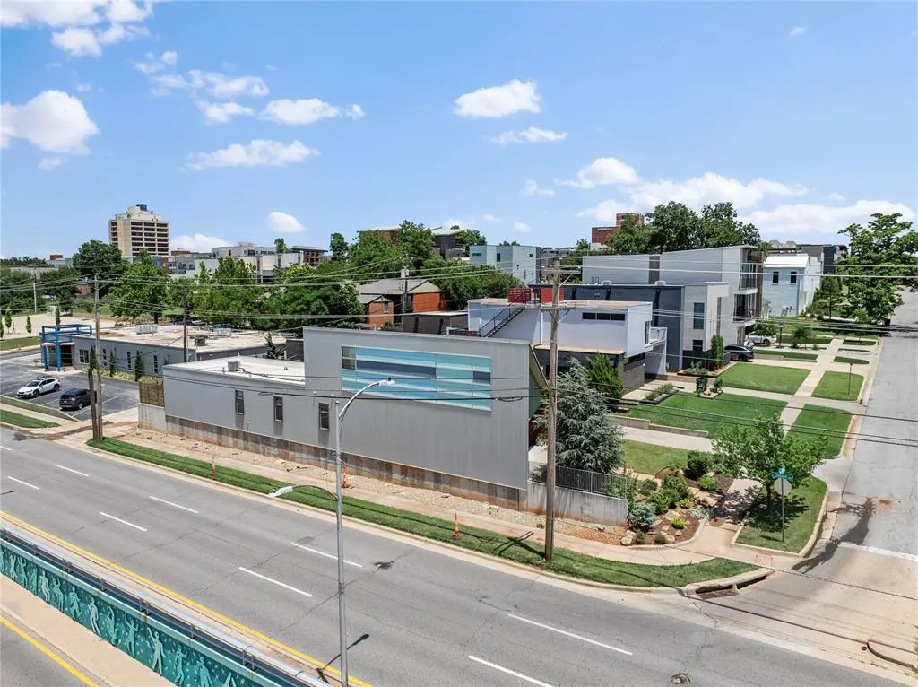 Photo 9 — 925 NW 8th Street, Oklahoma City, OK 73106