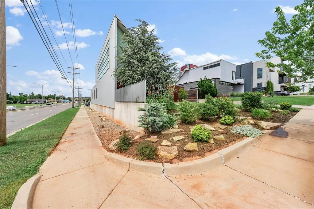 Photo 14 — 925 NW 8th Street, Oklahoma City, OK 73106