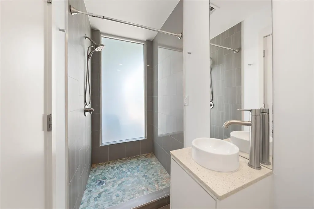 Photo 43 — 925 NW 8th Street, Oklahoma City, OK 73106