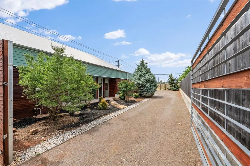 Photo 48 — 925 NW 8th Street, Oklahoma City, OK 73106