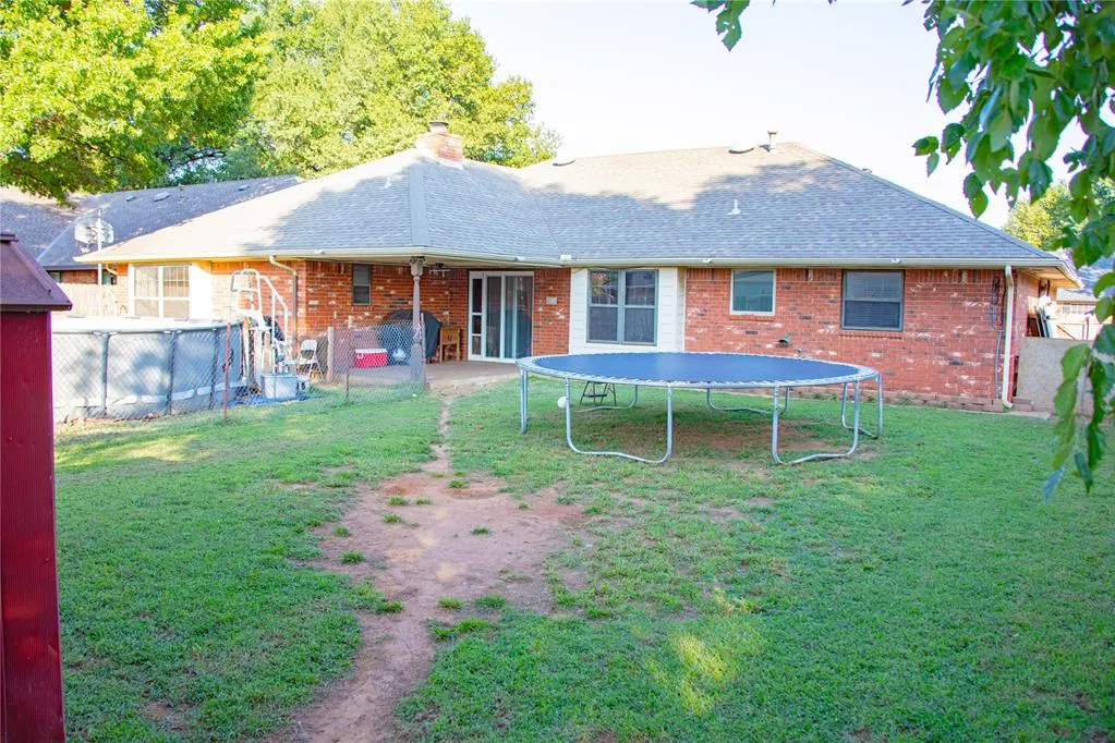 Photo 33 — 2105 Bonnycastle Lane, Yukon, OK 73099