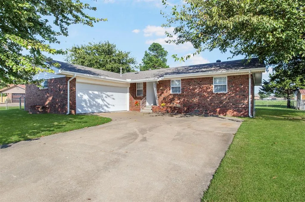 Front exterior — 1930 Haynie Lane, Prague, OK 74864