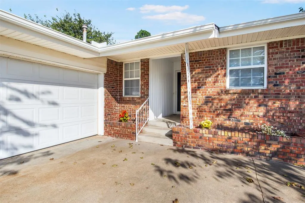 Photo 2 — 1930 Haynie Lane, Prague, OK 74864