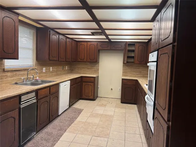 Photo 4 — 8331 Hillview, Oklahoma City, OK 73150