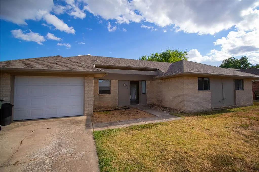 Photo 2 — 2204 Lafayette Drive, Norman, OK 73071