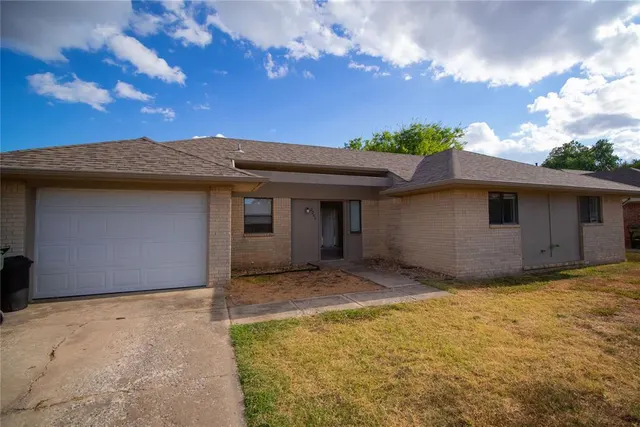 Photo 2 — 2204 Lafayette Drive, Norman, OK 73071