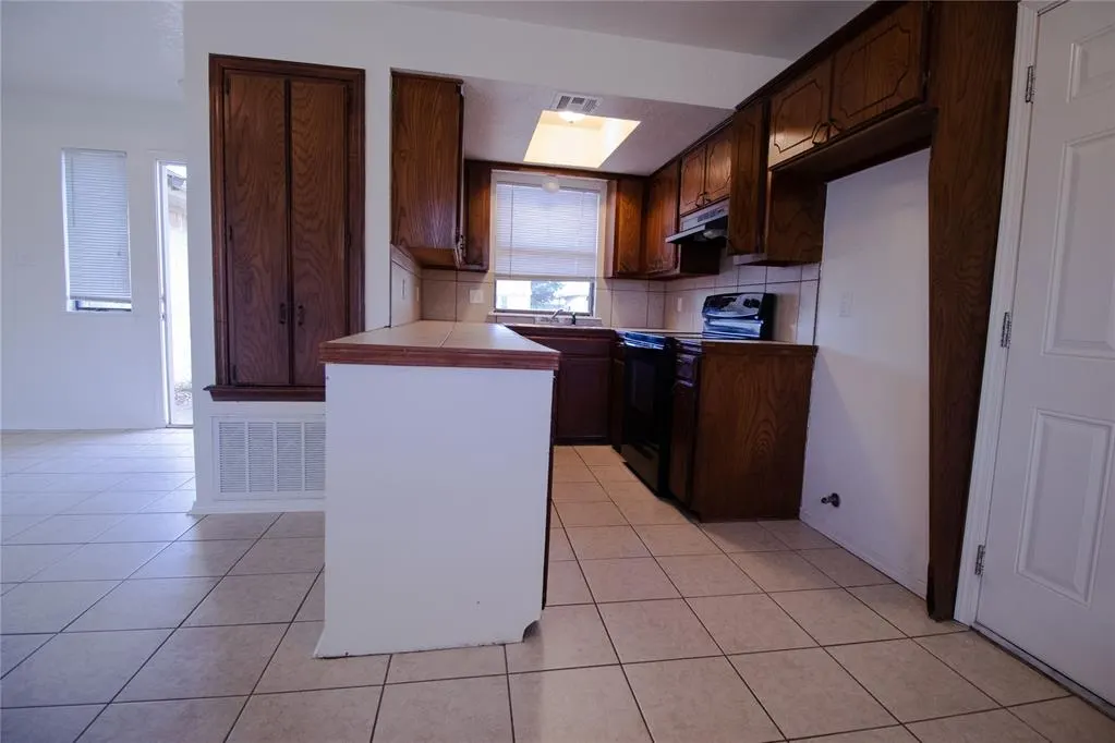 Photo 4 — 2204 Lafayette Drive, Norman, OK 73071