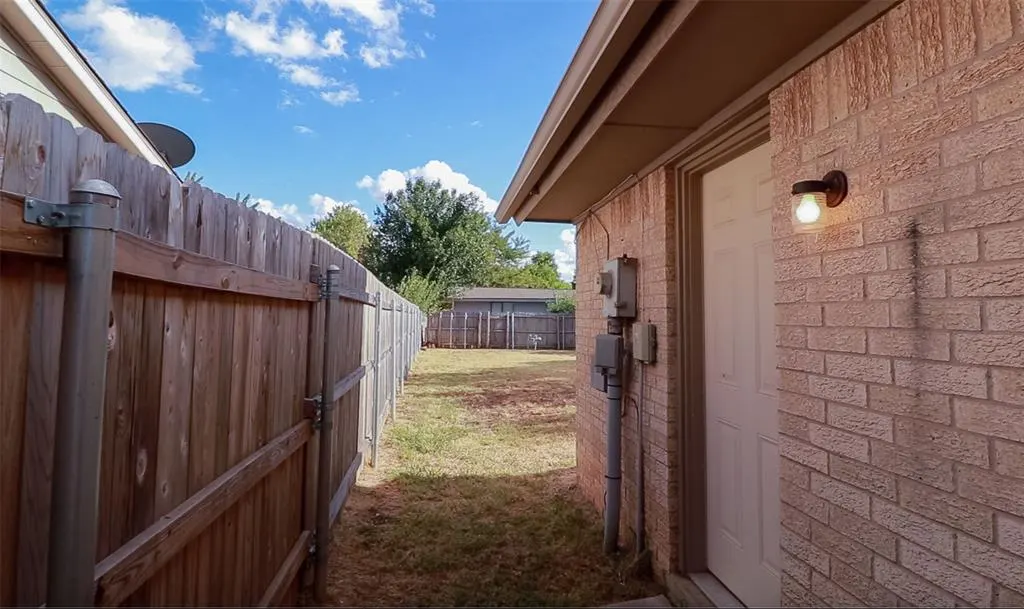 Photo 13 — 2204 Lafayette Drive, Norman, OK 73071